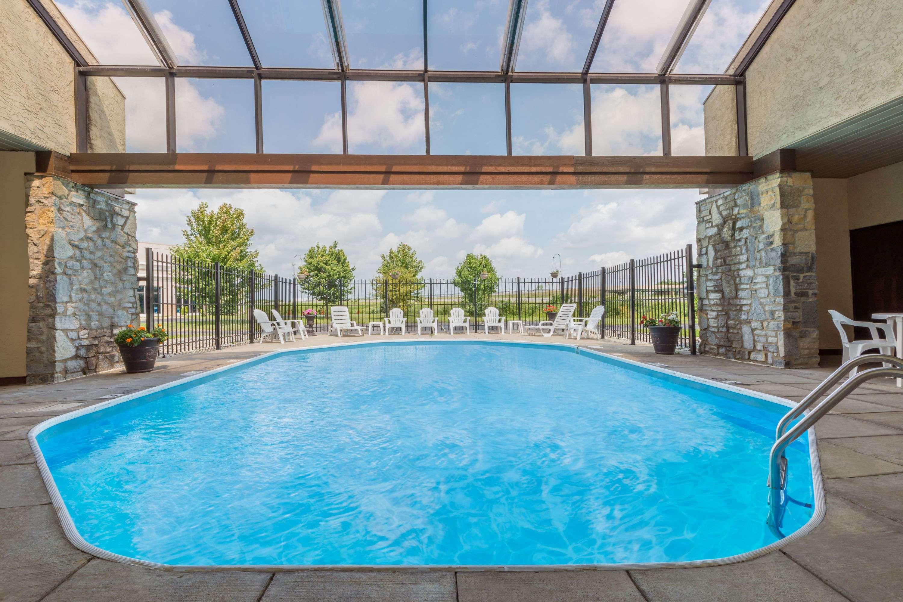 Days Inn By Wyndham Maumee/Toledo Eksteriør billede