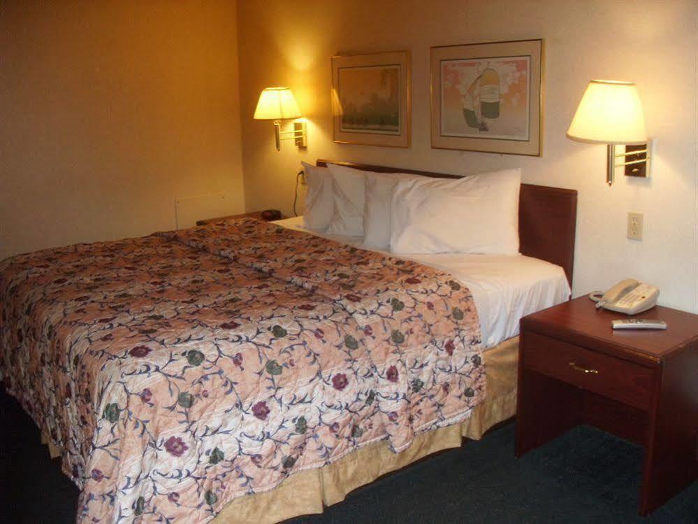 Days Inn By Wyndham Maumee/Toledo Eksteriør billede